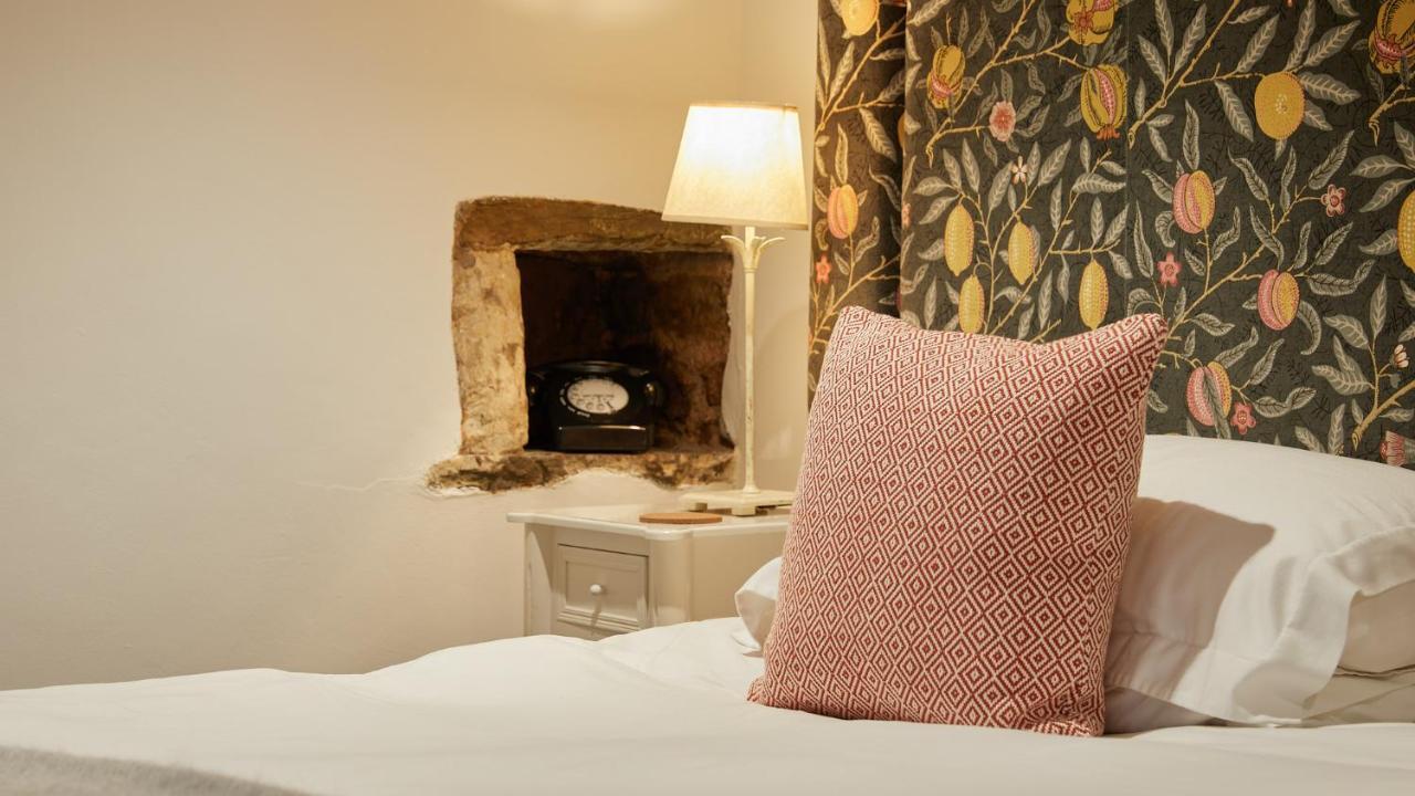 Tudor Farmhouse Hotel Клеарвэл Экстерьер фото