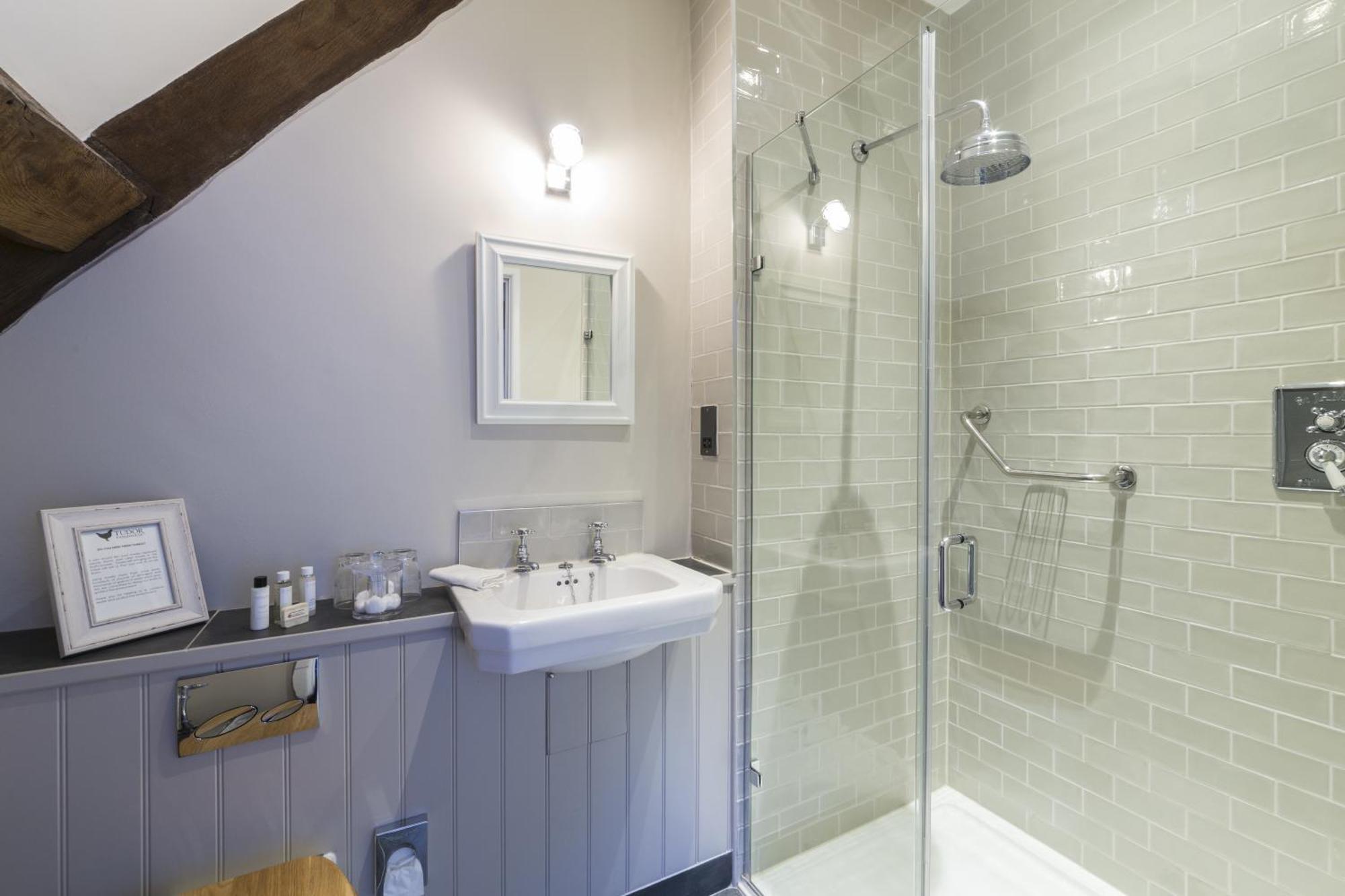 Tudor Farmhouse Hotel Клеарвэл Номер фото