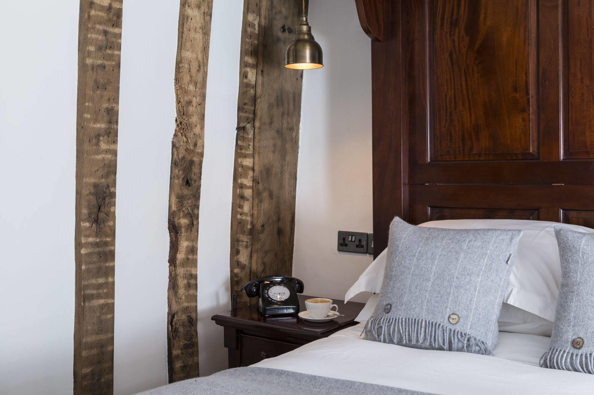 Tudor Farmhouse Hotel Клеарвэл Экстерьер фото